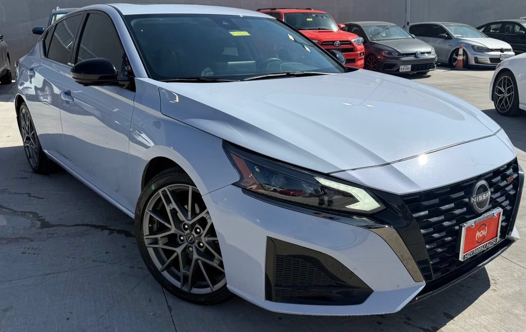 Used 2024 Nissan Altima 2.0 SR FWD image 1