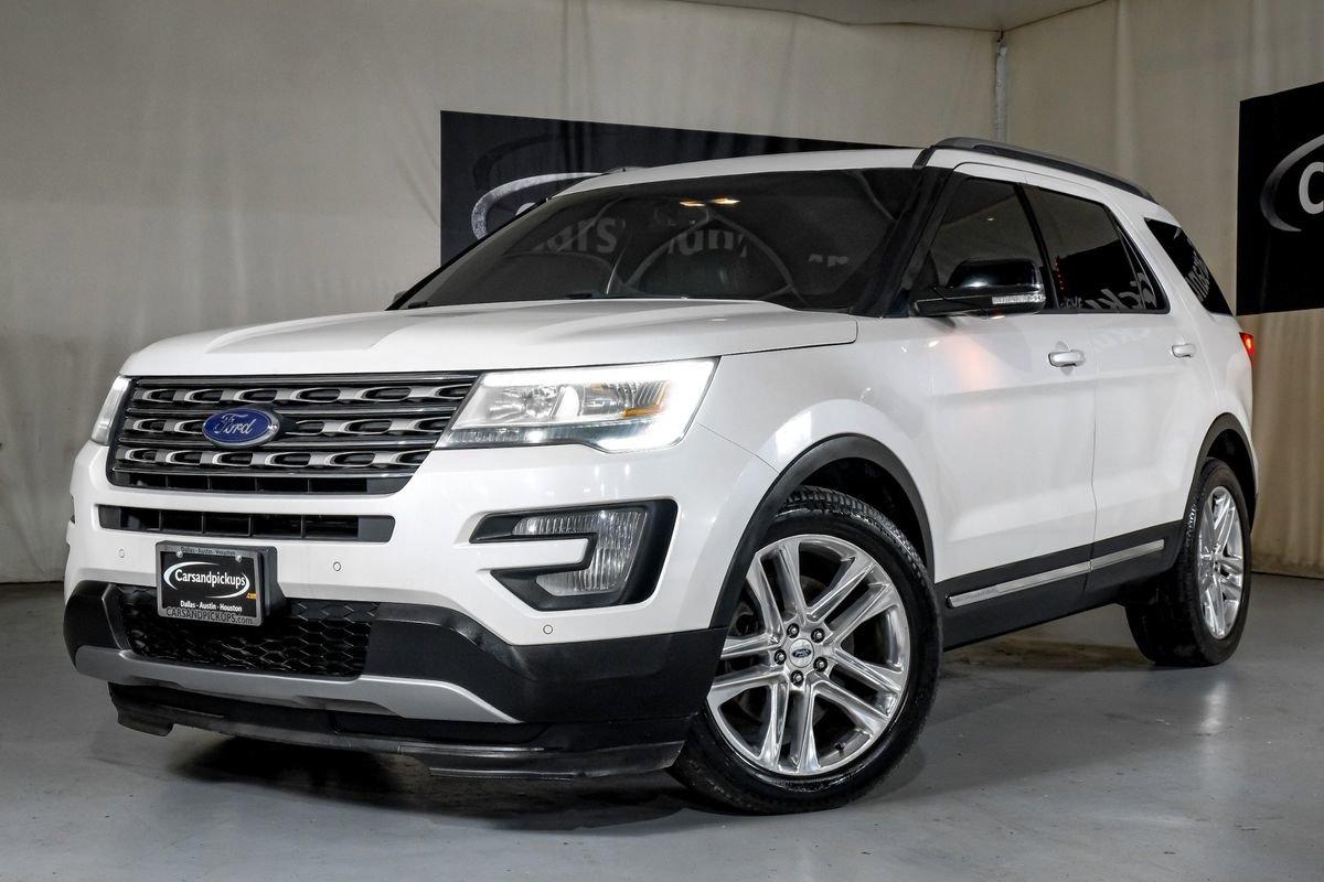 Used 2017 Ford Explorer XLT w/ Equipment Group 202A FWD image 4