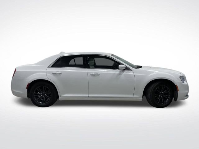 Used 2021 Chrysler 300 Touring L image 2