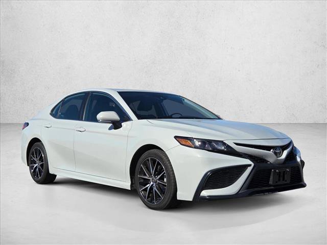 Used 2024 Toyota Camry SE image 3