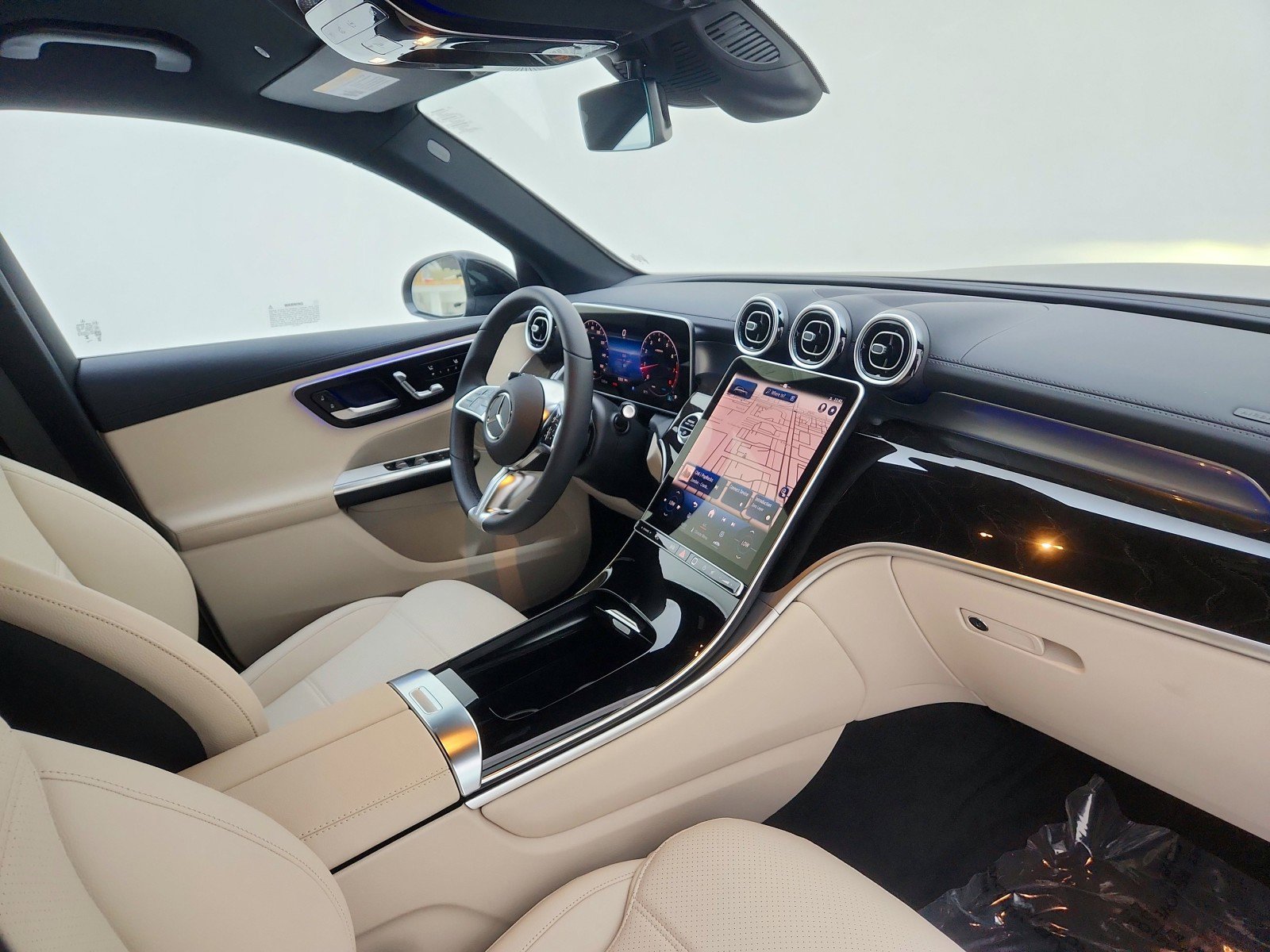 Certified 2024 Mercedes-Benz GLC 300 image 29