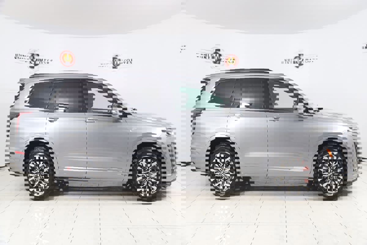 Used 2024 Cadillac XT6 Sport image 2