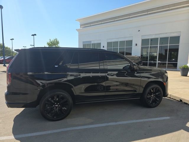 Used 2023 Cadillac Escalade Sport Platinum AWD/4WD image 4
