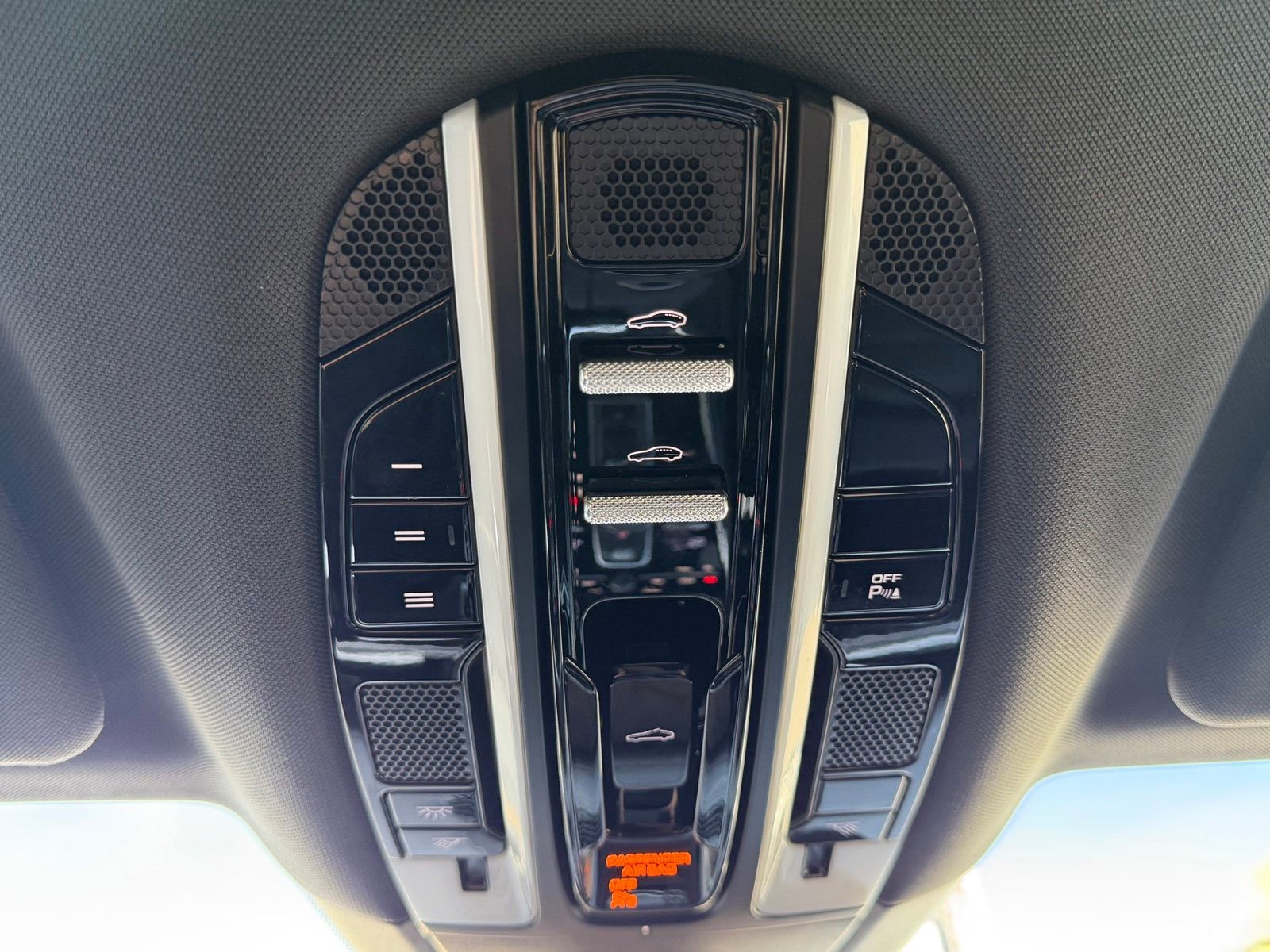 Used 2020 Porsche Panamera 4 image 24