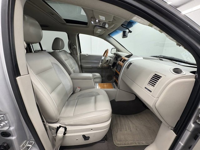 Used 2008 Chrysler Aspen Limited image 33