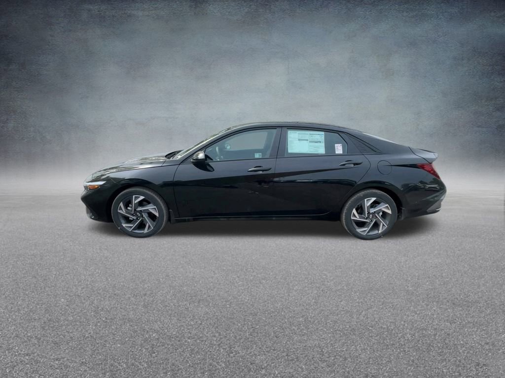 Used 2025 Hyundai Elantra Sport image 13