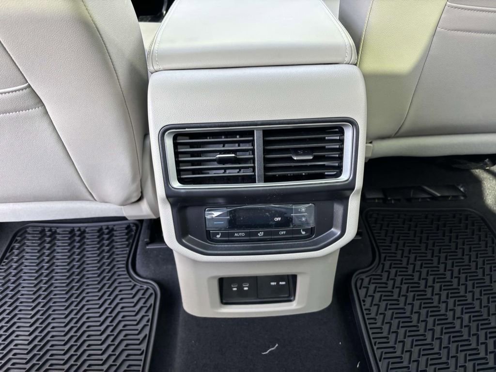 New 2025 Volkswagen Atlas SEL image 33