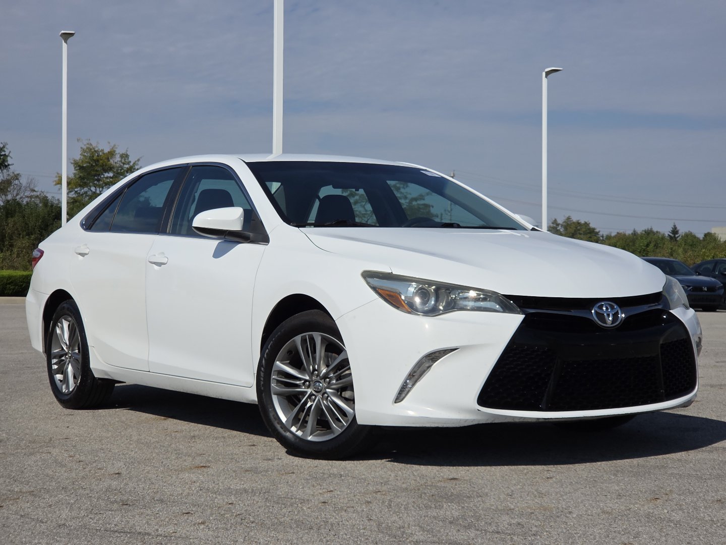 Used 2016 Toyota Camry SE FWD image 2