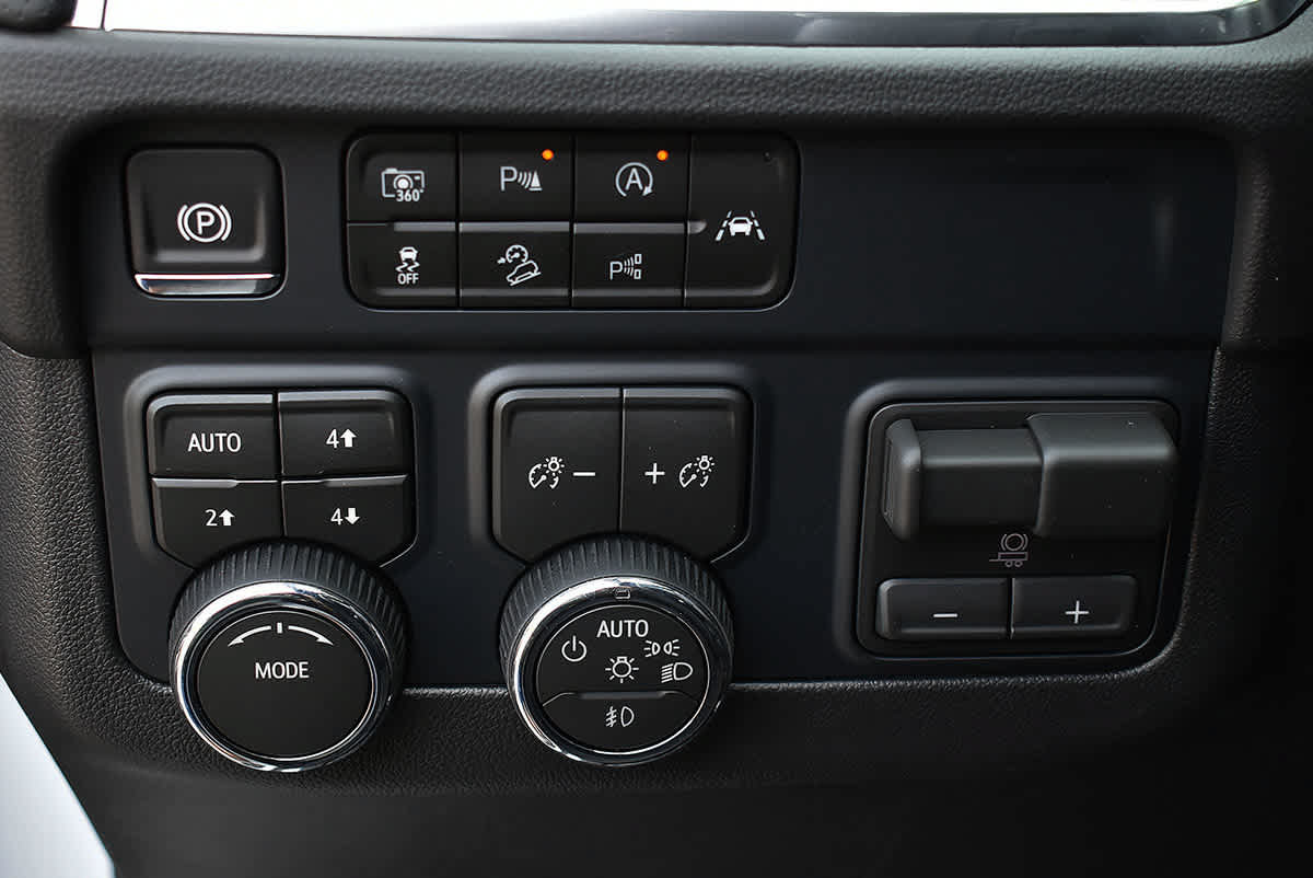 Used 2026 Chevrolet Tahoe High Country AWD/4WD image 27