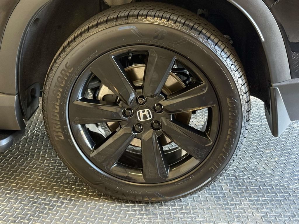 Used 2025 Honda Pilot Black Edition image 13