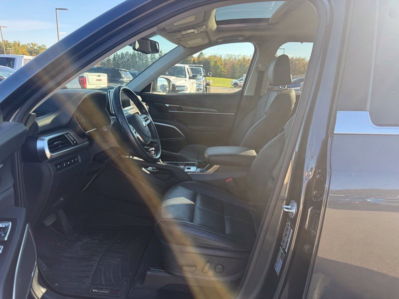 Used 2020 Kia Telluride EX AWD/4WD image 3