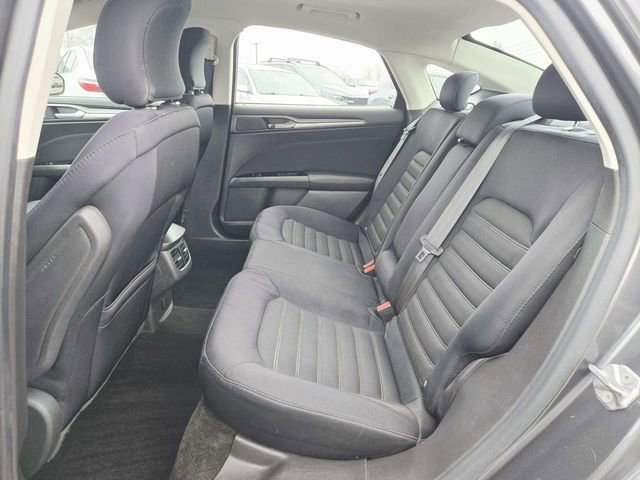 Used 2015 Ford Fusion SE image 9