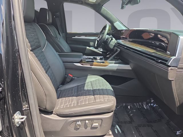 Used 2025 Cadillac Escalade Sport Platinum w/ LPO, ONYX Package AWD/4WD image 17