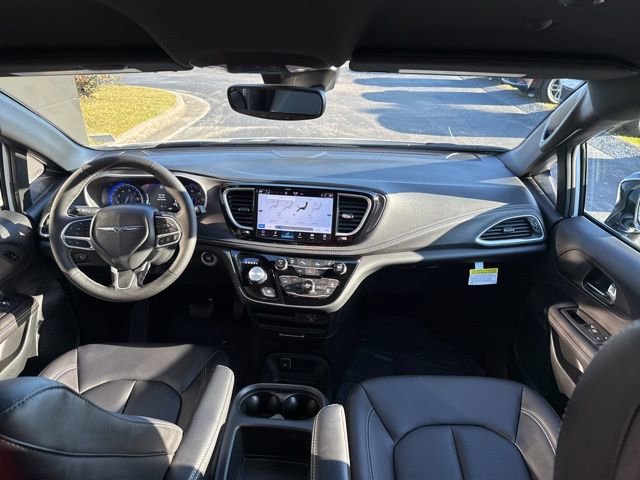 New 2026 Chrysler Pacifica Select image 24
