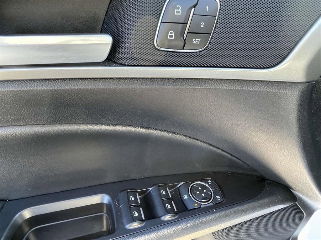 Used 2020 Ford Fusion SEL image 19