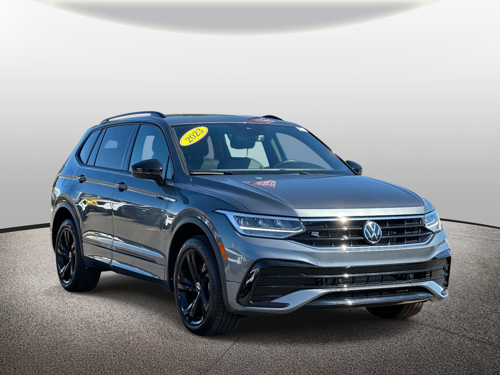 Used 2023 Volkswagen Tiguan SE R-Line FWD image 6