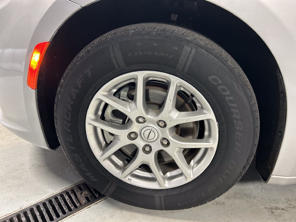 Used 2026 Chrysler Pacifica Select FWD image 9