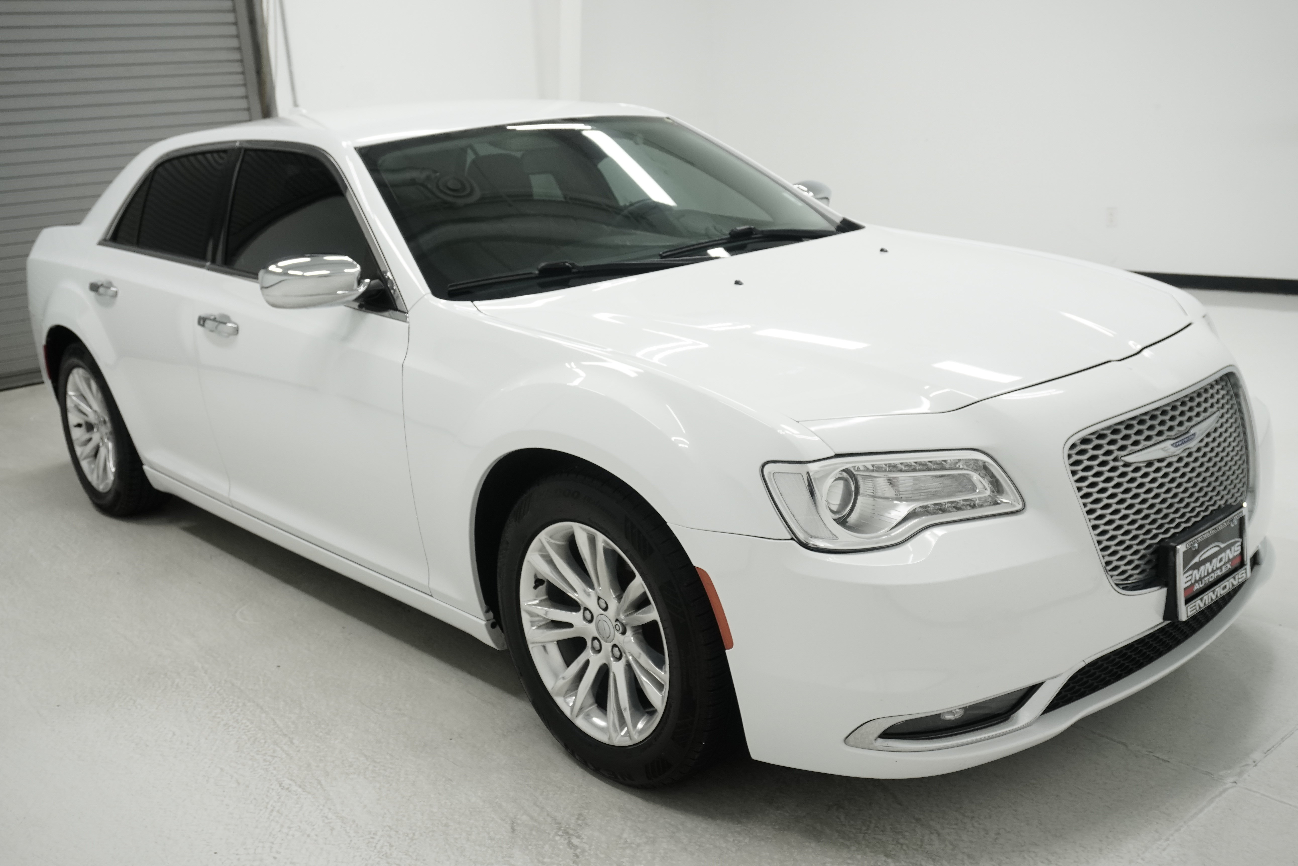 Used 2017 Chrysler 300 Limited w/ Driver Convenience Group RWD image 3