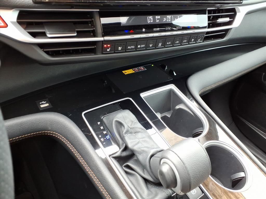 Certified 2025 Toyota Sienna Platinum image 22