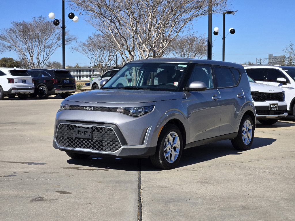 Certified 2025 Kia Soul S image 2
