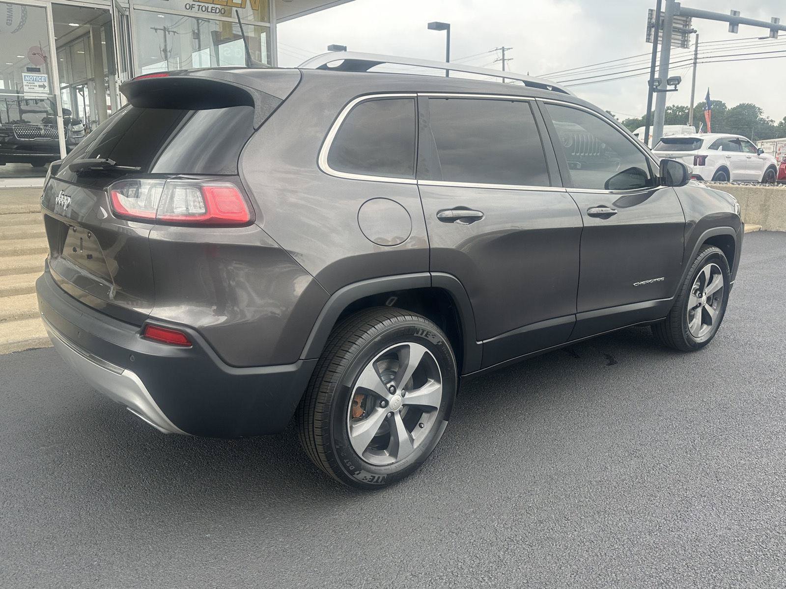 Used 2019 Jeep Cherokee Limited AWD/4WD image 13