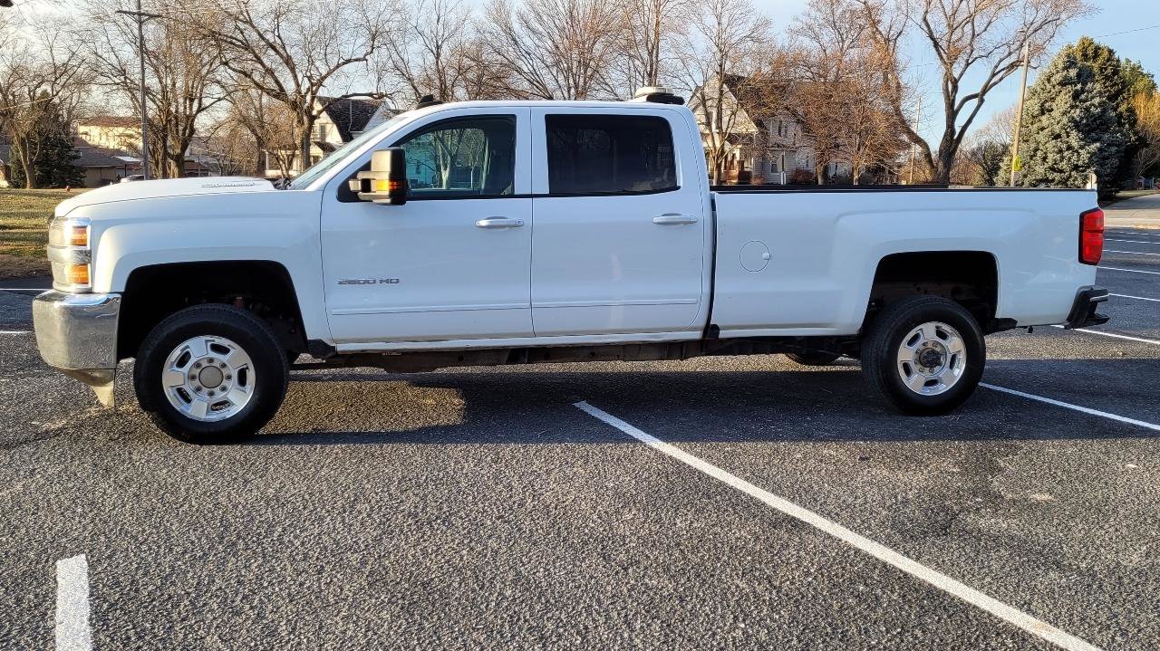Used 2017 Chevrolet Silverado 2500 LT AWD/4WD image 3