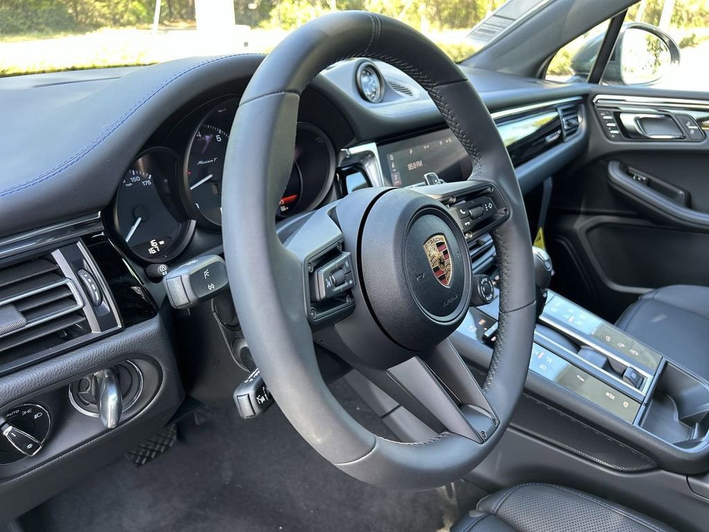 Certified 2025 Porsche Macan Turbo image 10