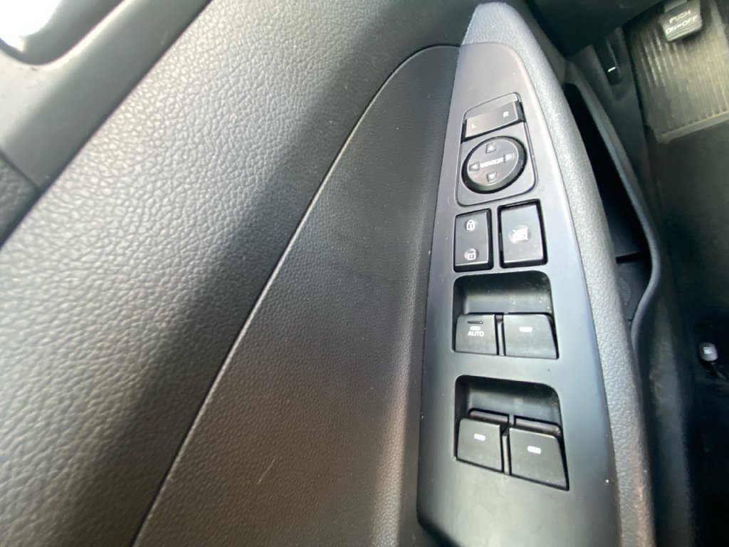 Used 2017 Hyundai Tucson SE w/ SE Popular Package 02 AWD/4WD image 16