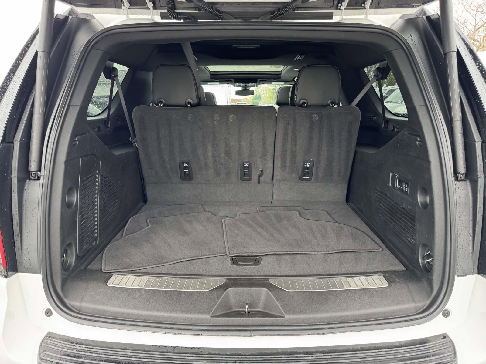 Used 2022 Chevrolet Suburban RST w/ Luxury Package image 28
