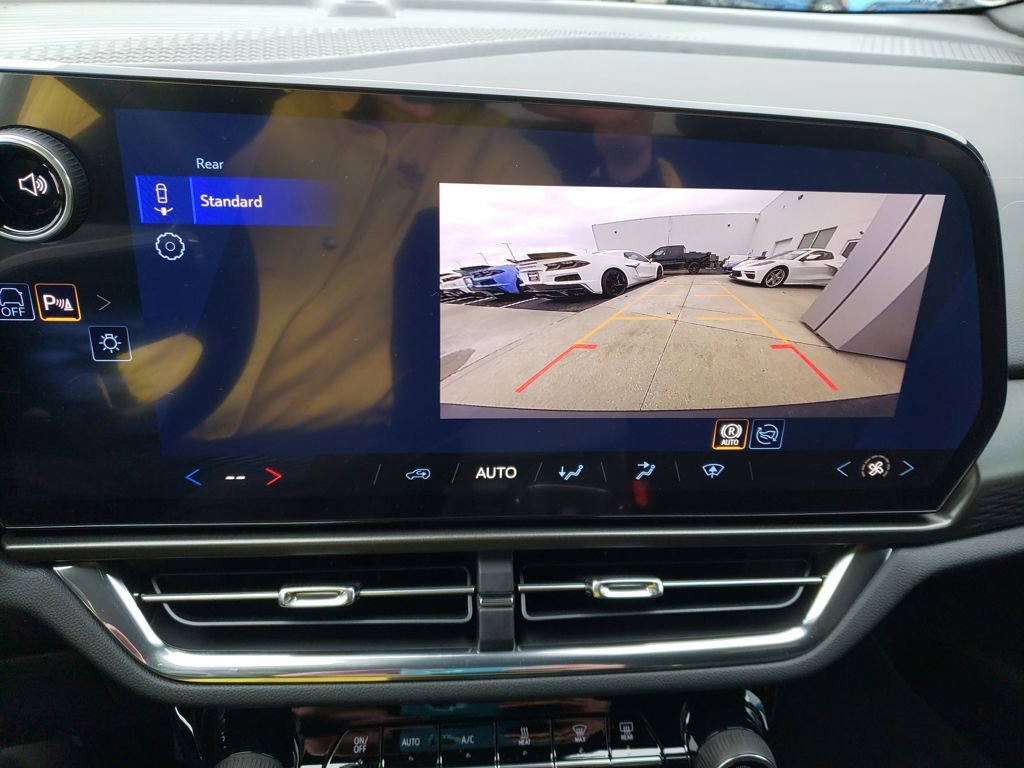 New 2026 Chevrolet Equinox EV LT image 18