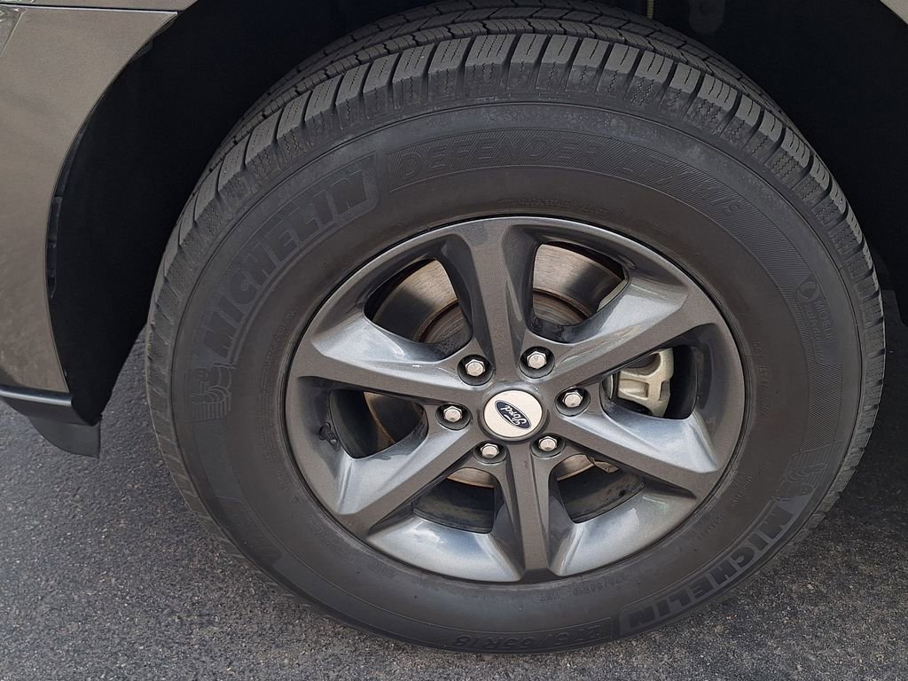 Used 2018 Ford Expedition XLT w/ Equipment Group 202A AWD/4WD image 33