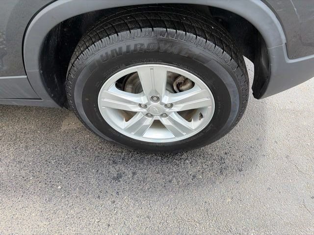 Used 2020 Chevrolet Trax LS w/ Tint and Cruise Package AWD/4WD image 42