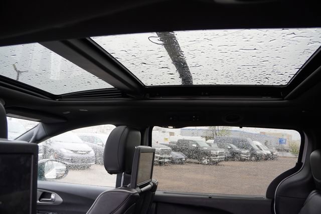 Used 2023 Chrysler Pacifica Limited w/ Uconnect Theater Family Group AWD/4WD image 5