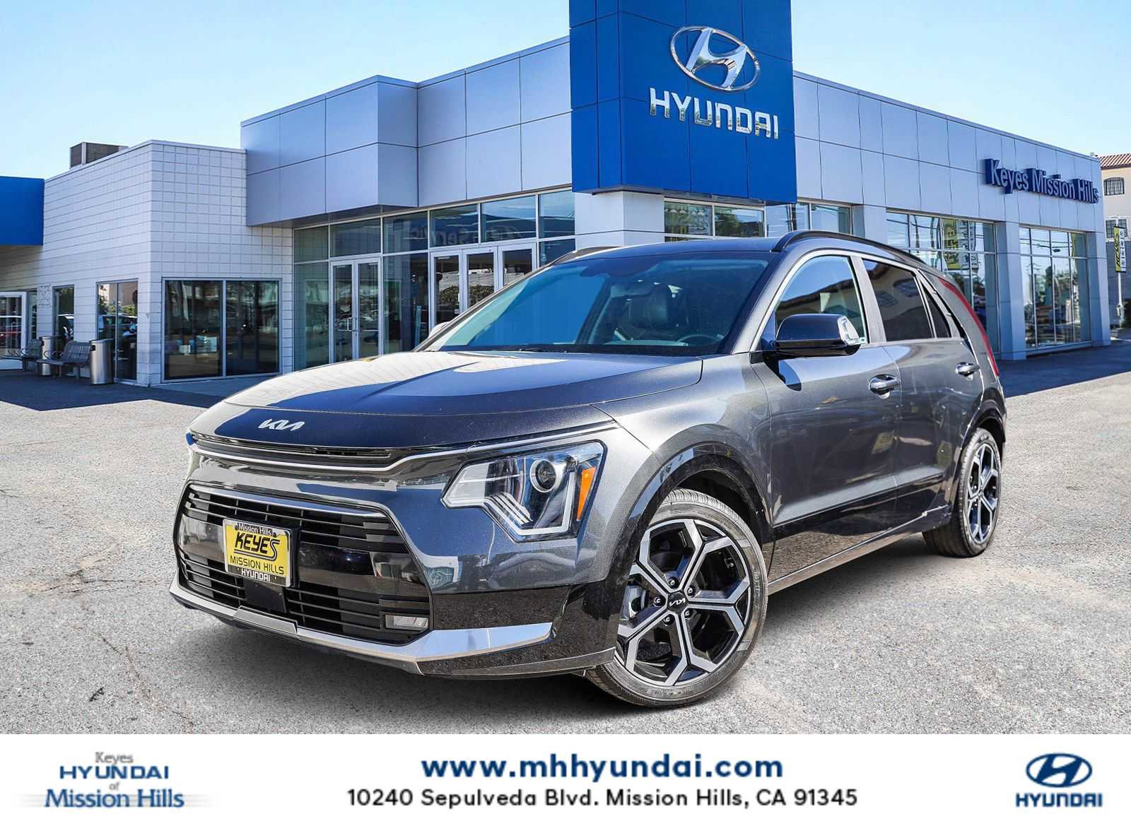 Used 2024 Kia Niro EX Touring image 1