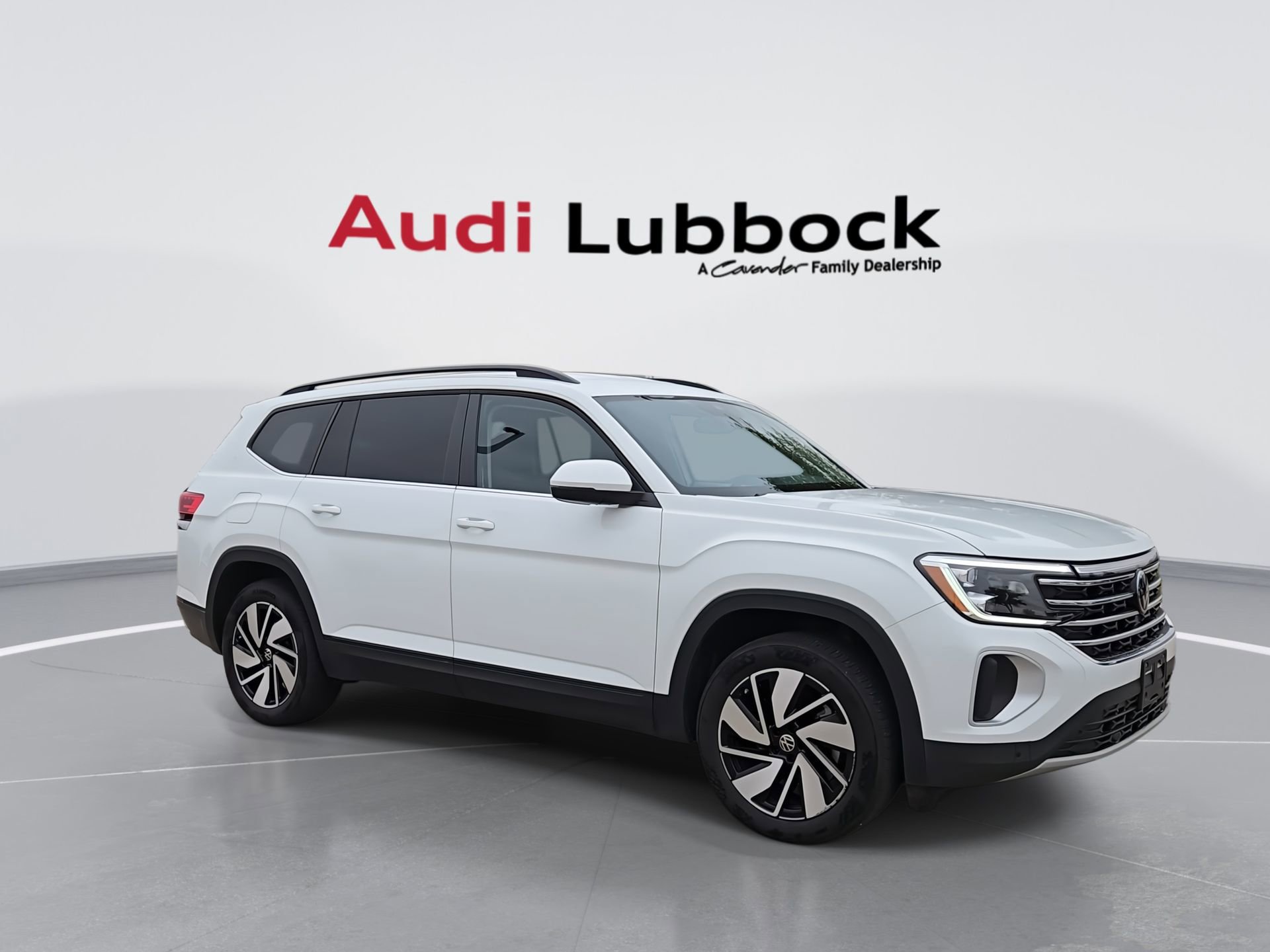 Used 2025 Volkswagen Atlas SE FWD image 2