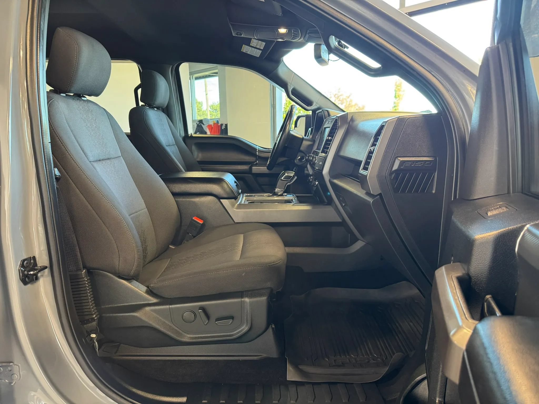 Used 2020 Ford F150 XLT w/ Equipment Group 302A Luxury AWD/4WD image 30