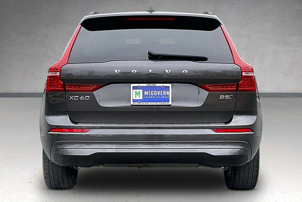Used 2022 Volvo XC60 B5 Momentum w/ Climate Package image 5