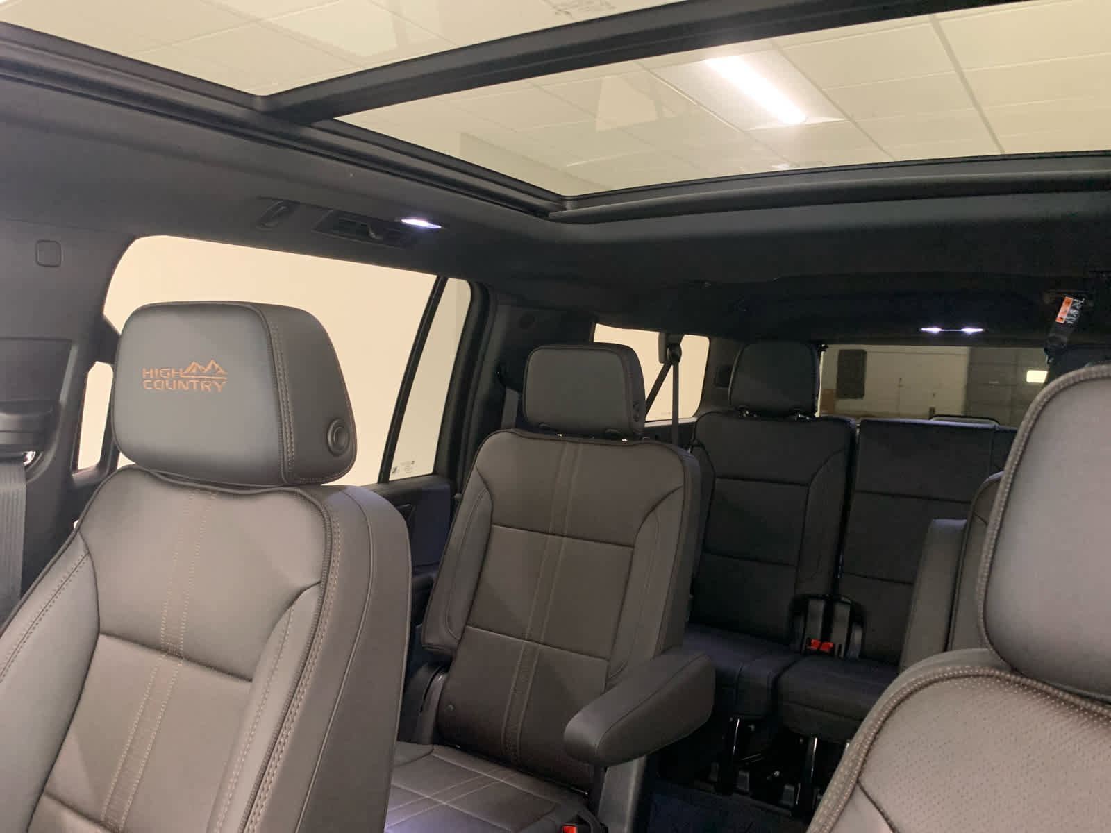 New 2026 Chevrolet Suburban High Country w/ LPO, Illumination Package image 15