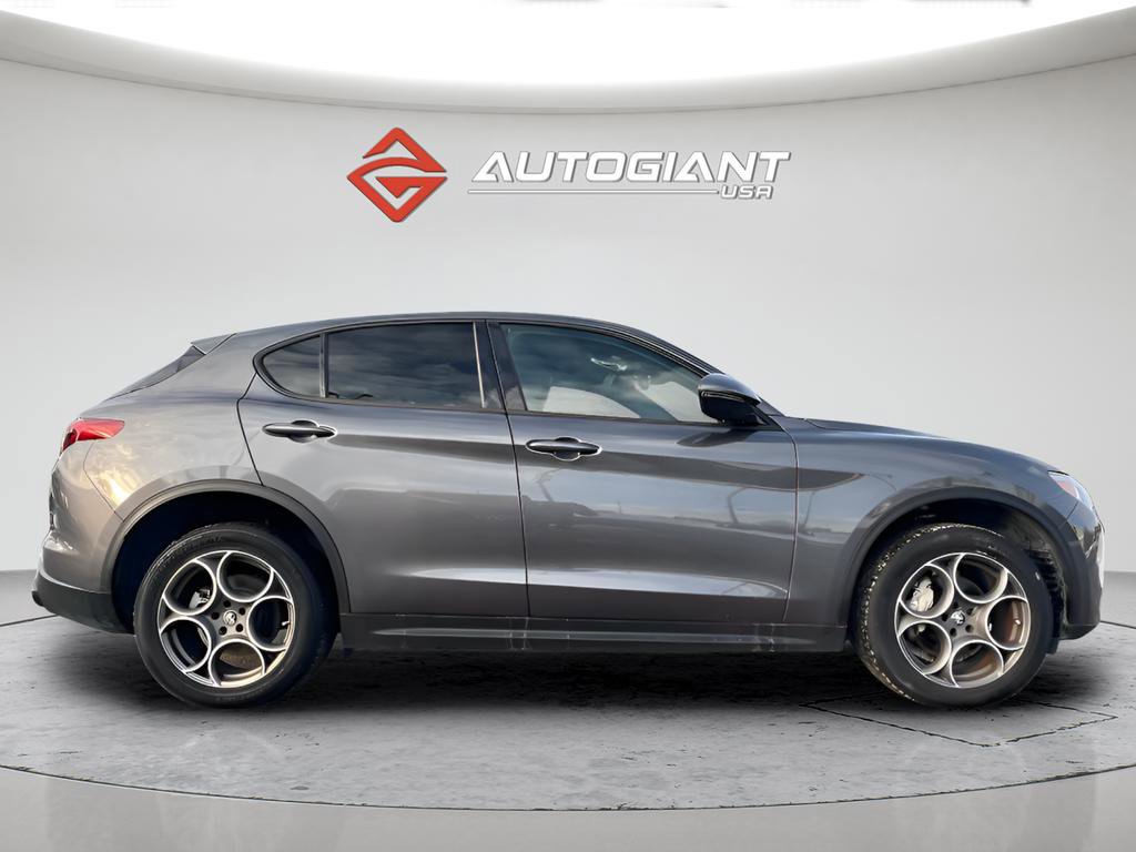 Used 2023 Alfa Romeo Stelvio Sprint RWD image 9