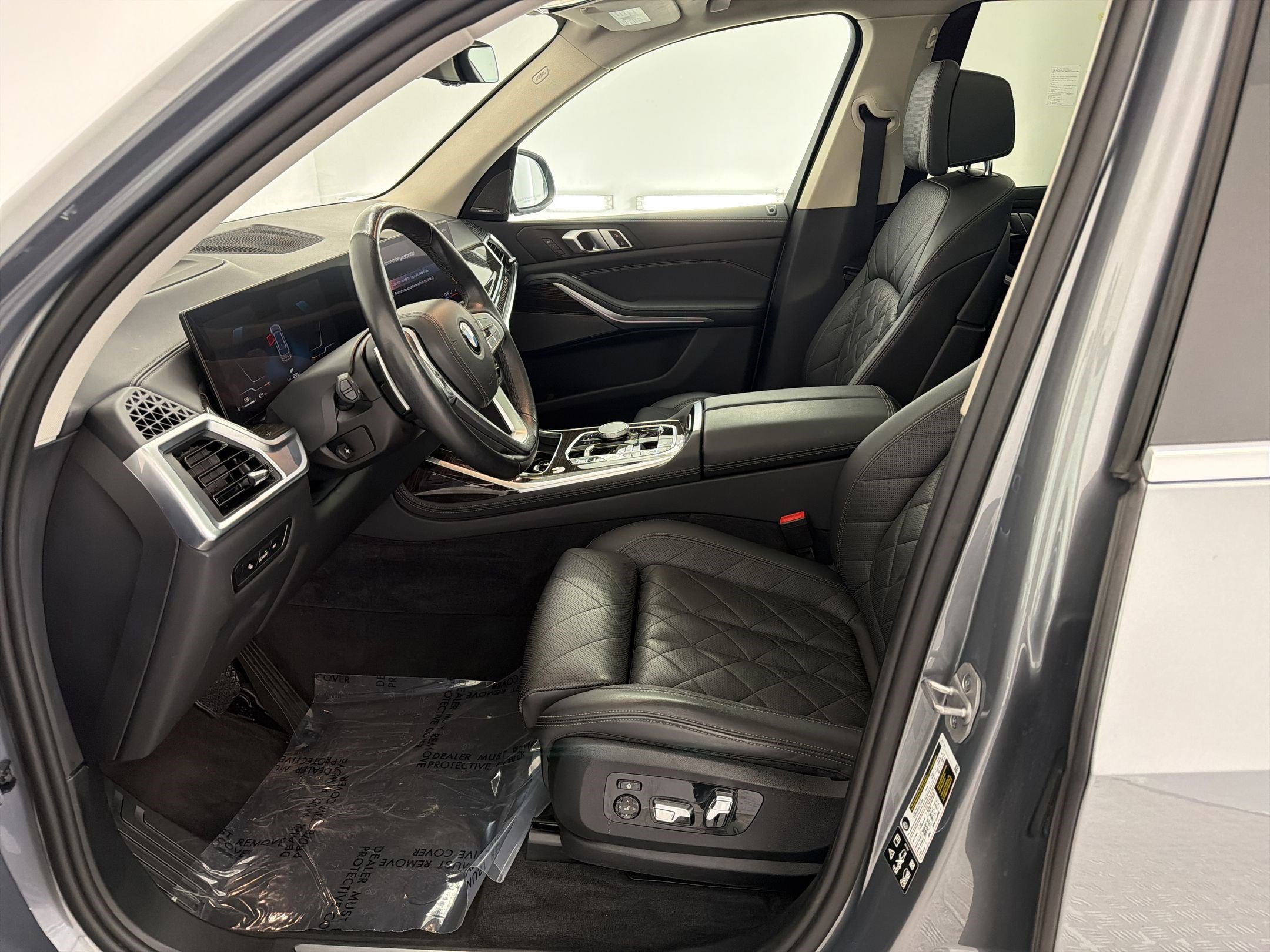 Used 2025 BMW X7 xDrive40i image 5