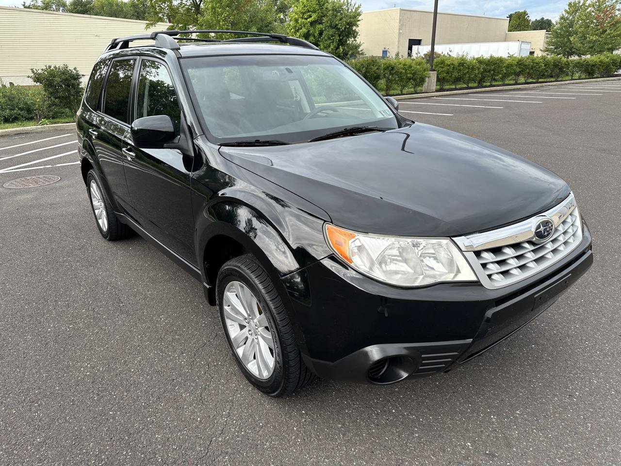 Used 2013 Subaru Forester 2.5X Premium w/ Popular Pkg 1 AWD/4WD image 3
