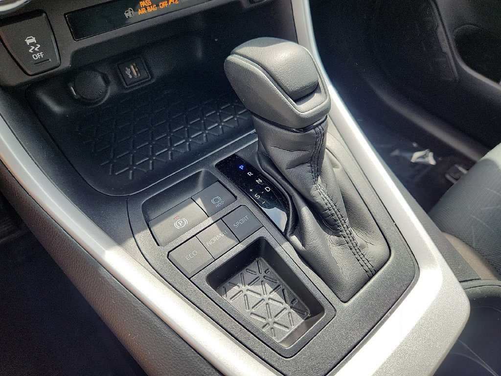 Certified 2025 Toyota RAV4 XLE FWD image 17