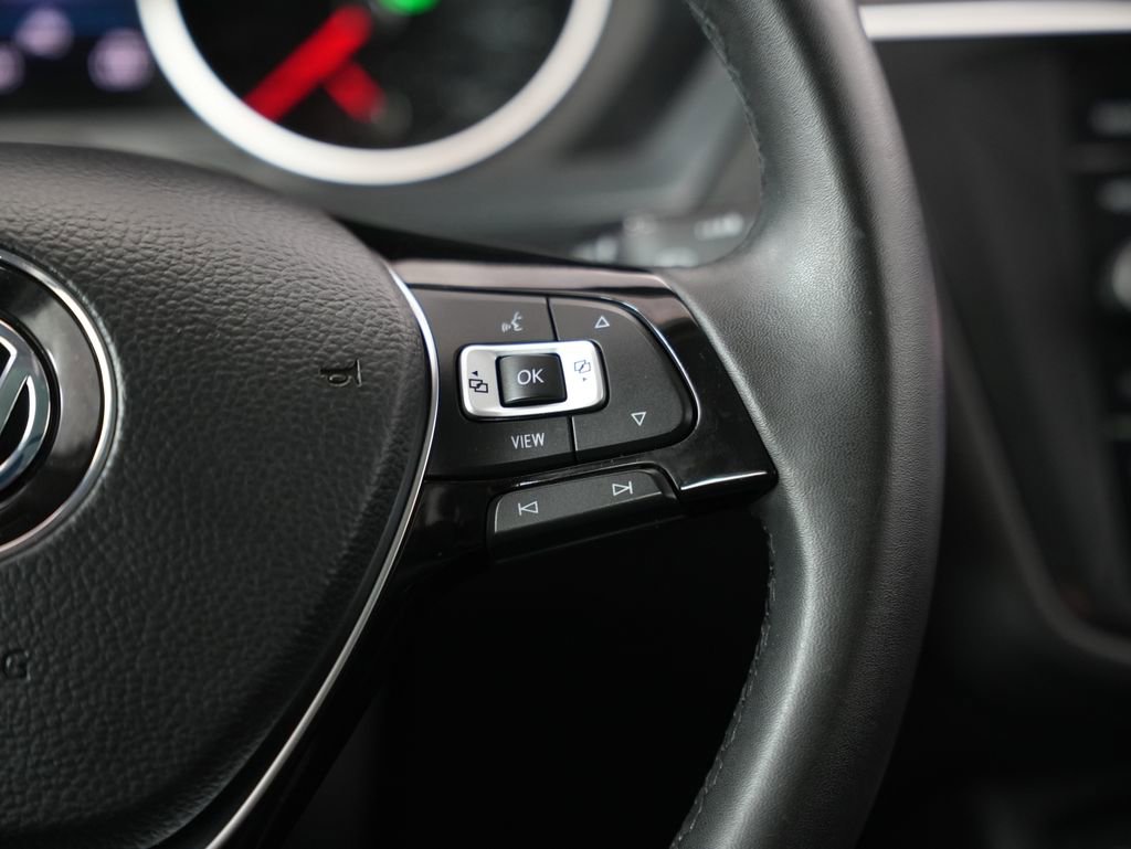 Used 2020 Volkswagen Tiguan SE FWD image 13