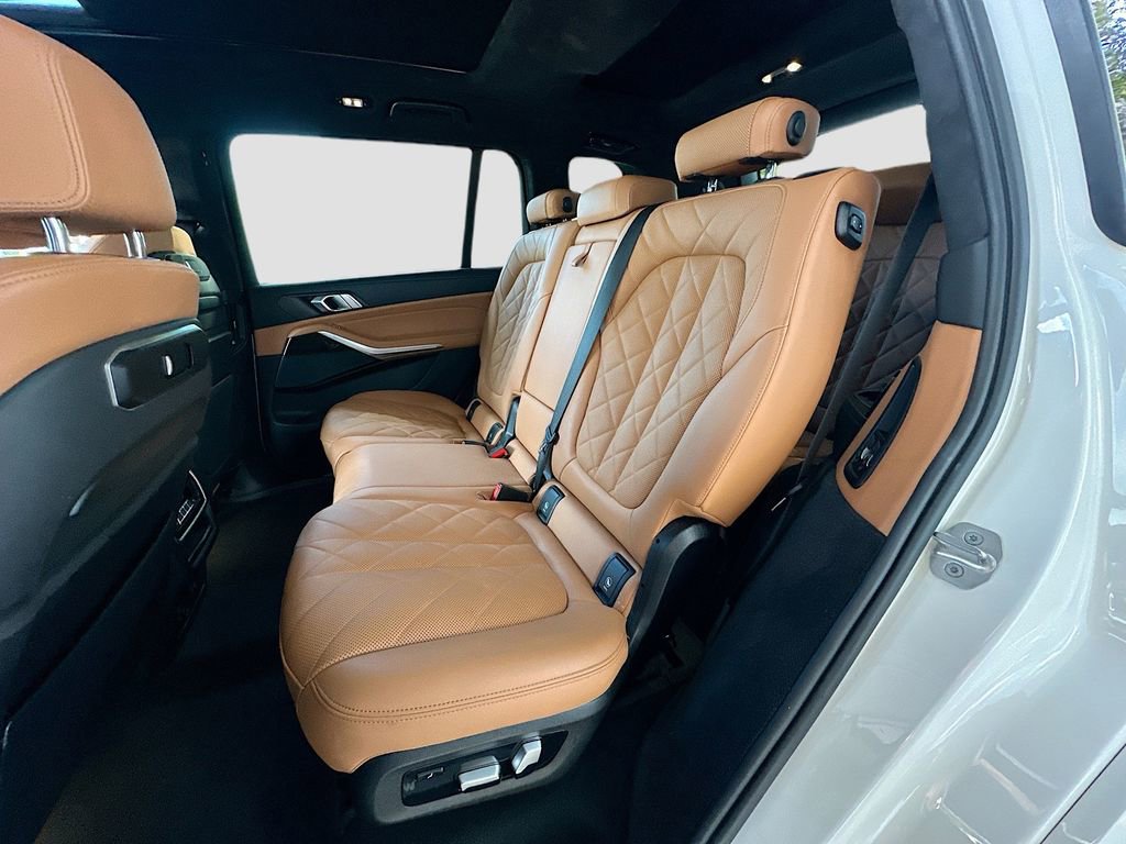 Used 2023 BMW X7 xDrive40i w/ M Sport Package image 25