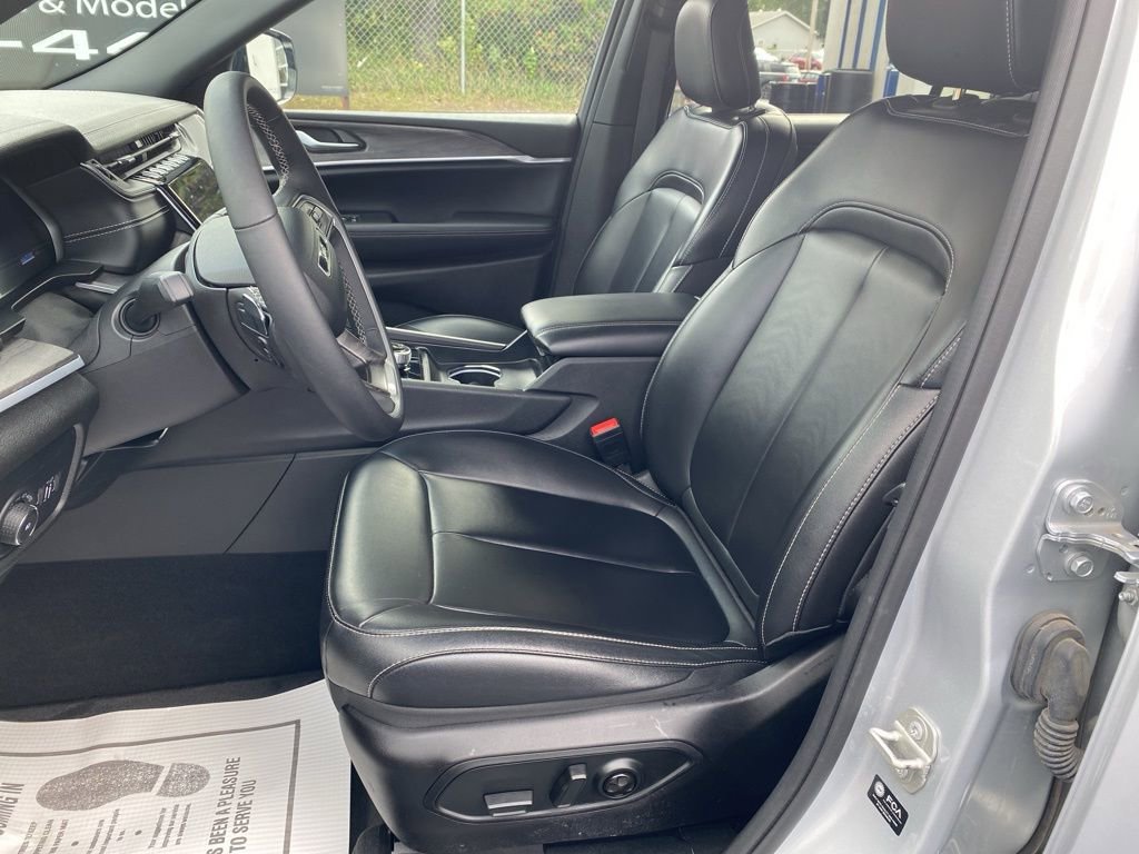 Used 2024 Jeep Grand Cherokee L Limited image 10