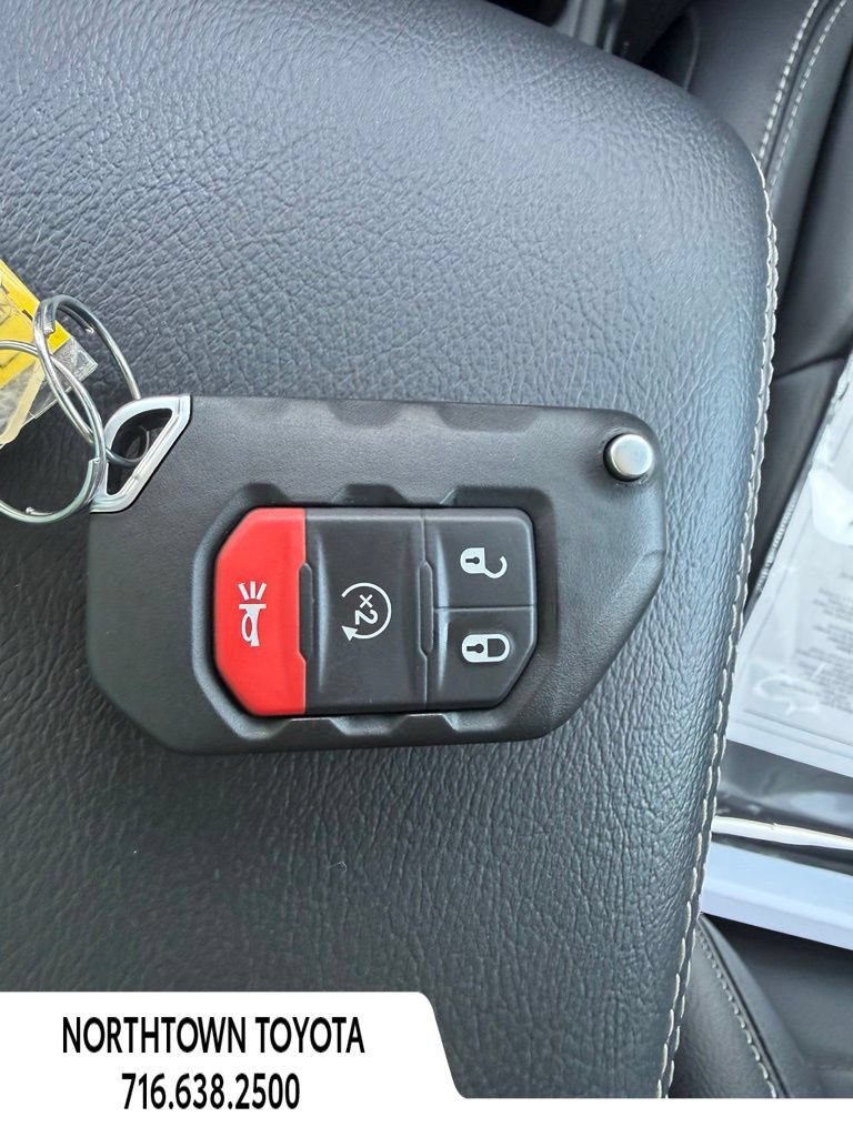 Used 2023 Jeep Wrangler Unlimited Sahara w/ Cold Weather Group AWD/4WD image 31