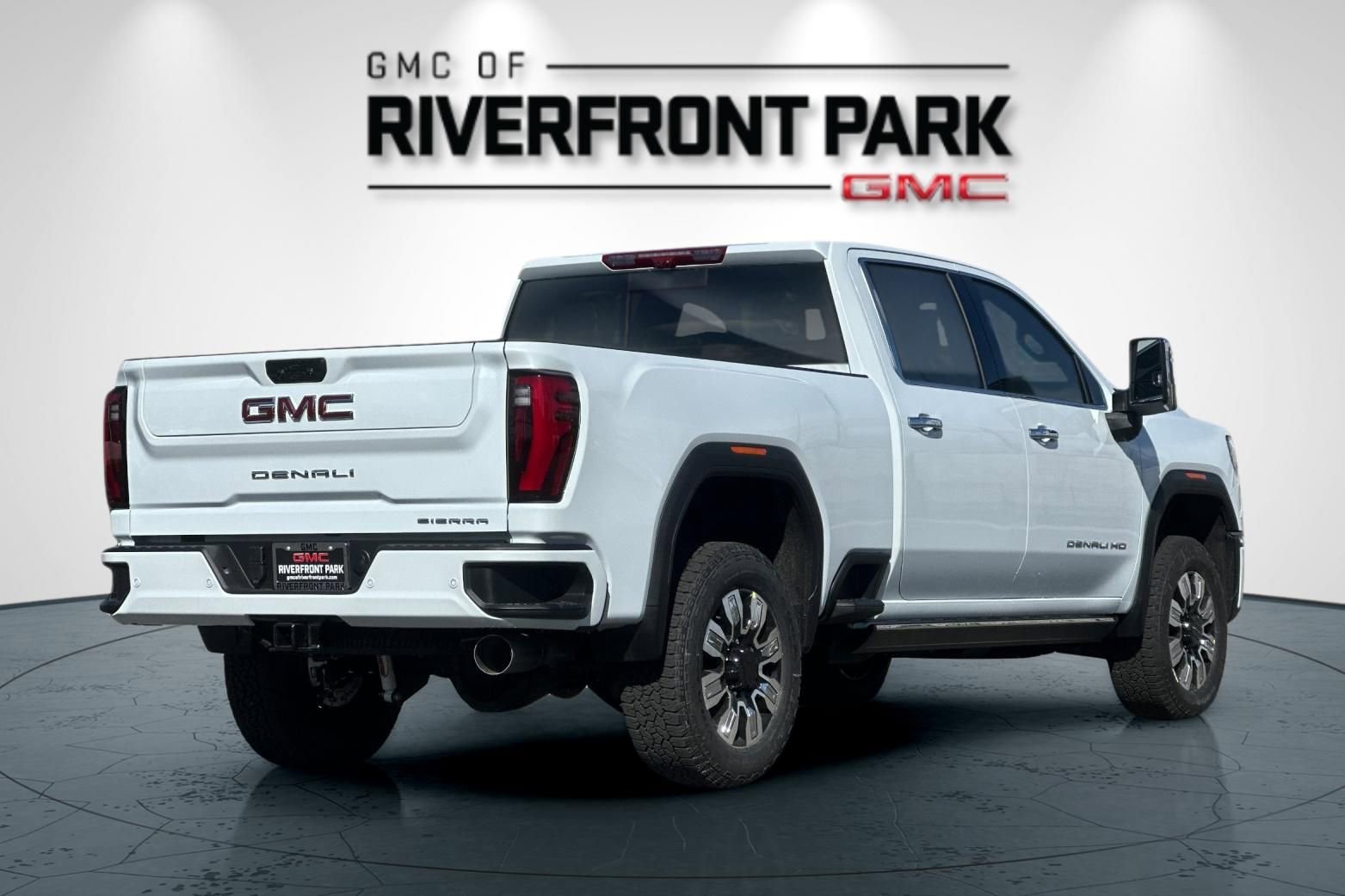 New 2026 GMC Sierra 3500 Denali w/ Denali Reserve Package AWD/4WD image 3