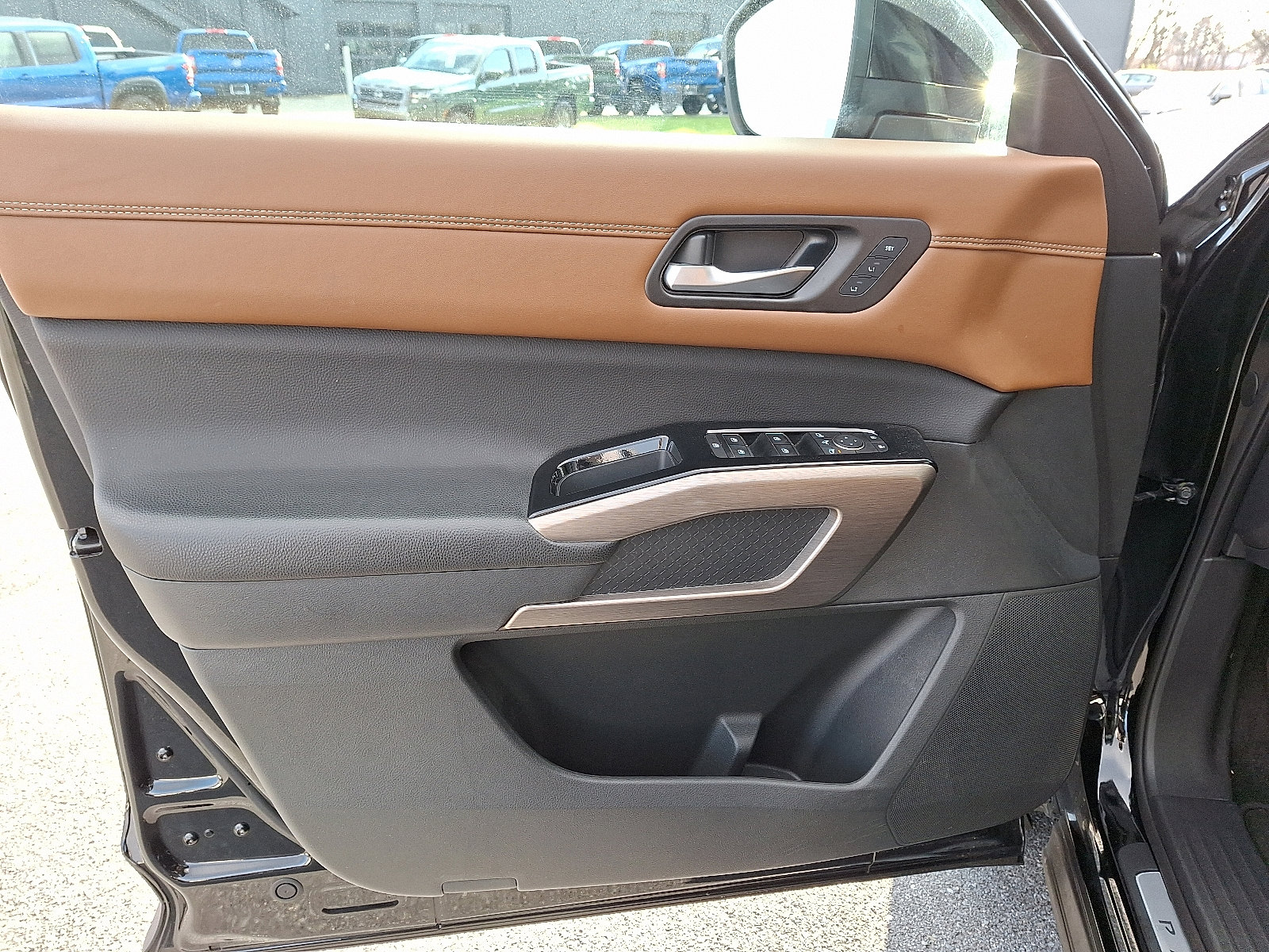 Certified 2023 Nissan Pathfinder Platinum w/ Cargo Package image 16