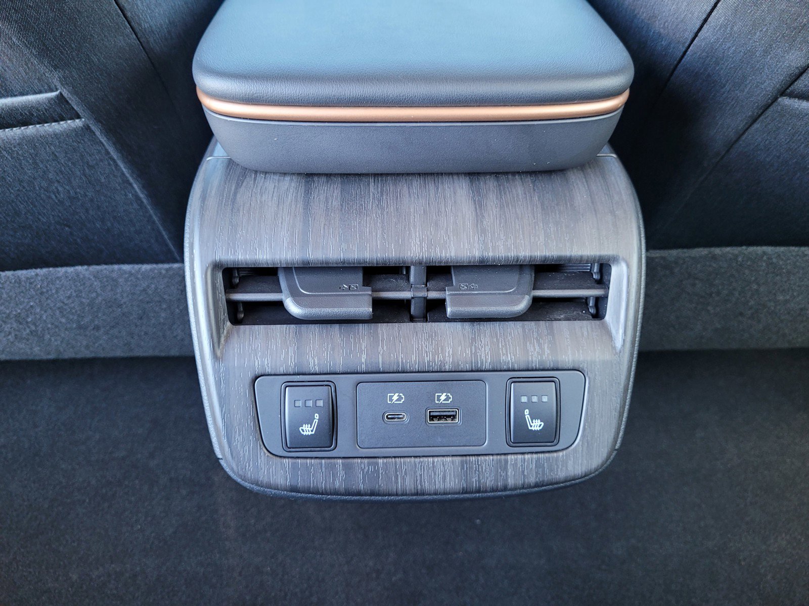 Used 2024 Nissan Ariya AWD image 14