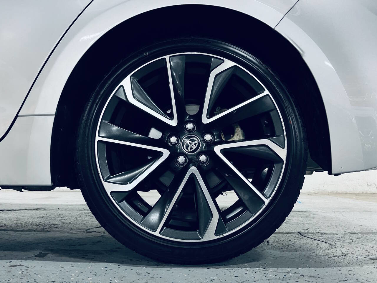 Used 2020 Toyota Corolla SE w/ SE Premium Package FWD image 15